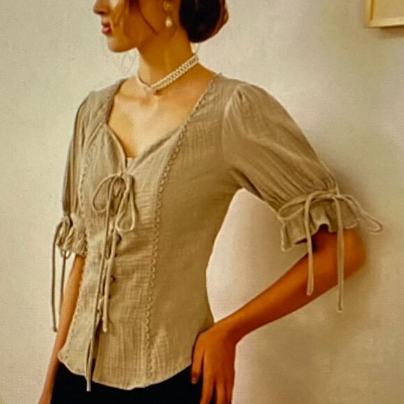 SCARLET DARKNESS RENAISSANCE SHORT SLEEVE BEIGE BLOUSE NWT SZ MED - Picture 1 of 4